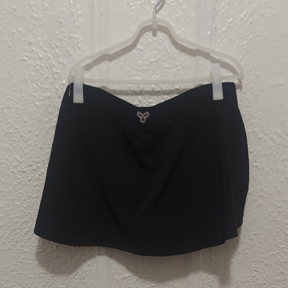 Aritzia TNA Black Skirt